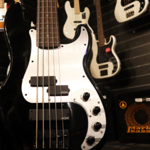 Guitare Jazz Bass FENDER + ampli MarkBASS